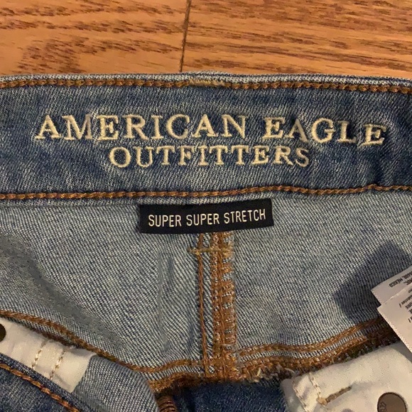 SUPER STRETCH AMERICAN EAGLE DEMIN SHORTS SIZE 4 - Picture 3 of 4